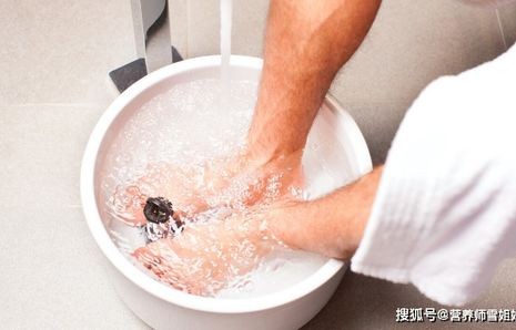 冬季泡脚水温并非越高越好——一种科学的健康理解