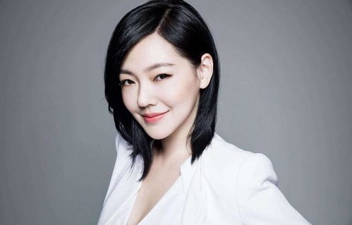 体坛记者喊话赵露思,遭遇暴力,请及时报警