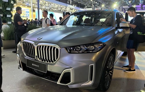 宝马x5新款2023款(宝马x5新款2023款黑武士图片)