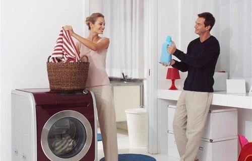 打工人钟点房里的羽绒服洗护记