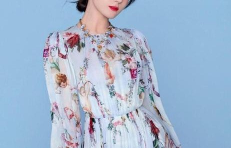 杨幂自驾新疆之行，寻找迪丽热巴的翻译之旅