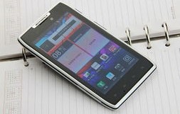 摩托罗拉刀锋razr(摩托罗拉刀锋razr2022是不是双卡)