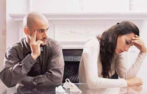 男子全裸遭服务员闯入房间事件,隐私权与职业道德的双重挑战