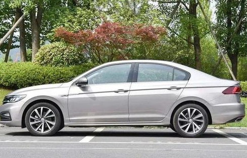 一汽大众朗逸价格(一汽大众朗逸多少钱一台)