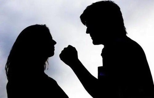 女子离婚诉讼期遭遇婚内强奸，法律与道德的双重挑战