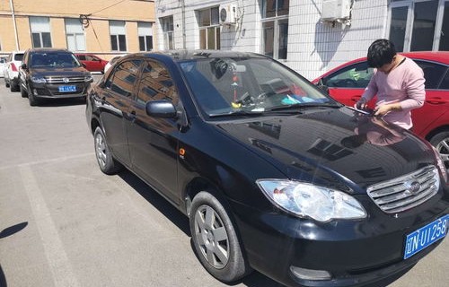 二手比亚迪f3一万左右(二手比亚迪f3新车多少钱一辆)