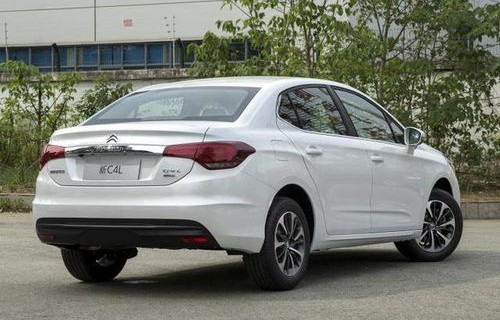 开雪铁龙的人什么档次(女生开雪铁龙)