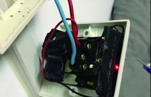 52岁房东偷装摄像头，侵犯隐私的惊天大案