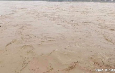 百年一遇洪水下的标准堤坝，竣工17年后的坍塌与反思