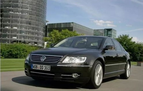 大众最贵的车800万(大众最贵的车800万辉腾撞上宝马)