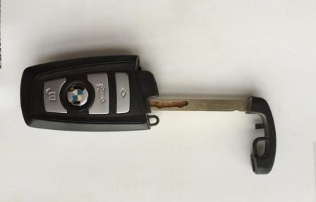 宝马三系(宝马三系怎么换钥匙电池)