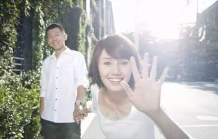 阚清子与未婚夫素颜出街，爱情如初，素人般的甜蜜