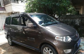 五菱七座(五菱七座面包车)