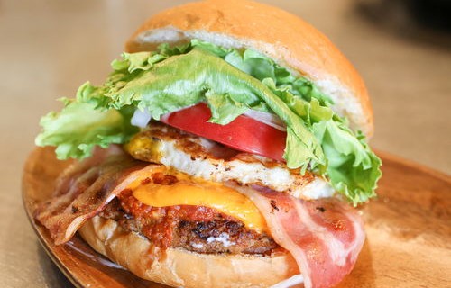 中国人盯上美国人汉堡，美食文化的交流与融合