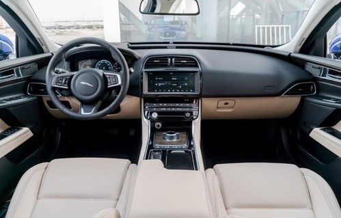 女生开奥迪还是奔驰好(开奔驰一般什么档次人)