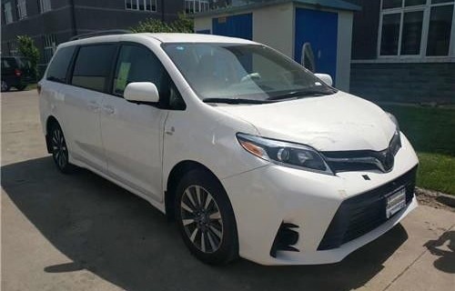 丰田轿车报价及图片(丰田轿车报价及图片大全)