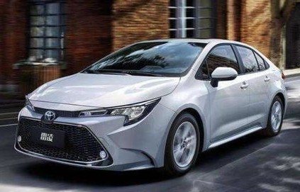 女生适合卡罗拉还是雷凌(女生开卡罗拉还是雷凌)