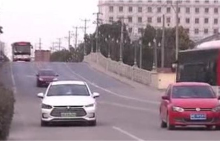 家庭遭遇迷雾，一家三口遇堵车，丈夫离奇失踪