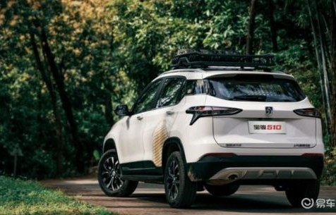 吉利6万左右自动挡(吉利6万左右自动挡白色越野车)