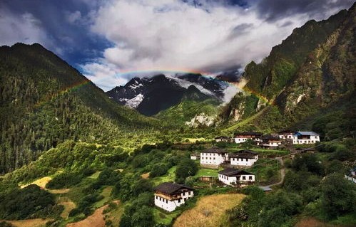 香格里拉无底湖徒步之旅,掀起户外探险新热潮