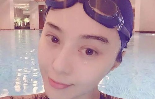 黄圣依素颜偶遇记，皮肤如水般的自然之美