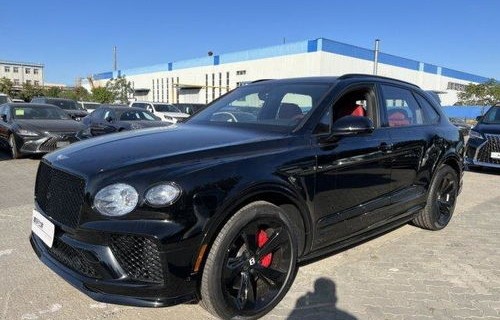 宾利添越2023年新款(宾利添越2023年新款价格及图片黑色)