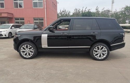 路虎揽胜加长版2023款多少钱(21款路虎揽胜加长版试驾)