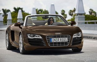 奥迪r8跑车多少钱一台(奥迪r8超级跑车价格)