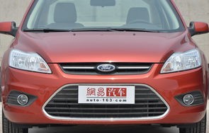 2013款经典福克斯三厢(2013款经典福克斯三厢18参数)