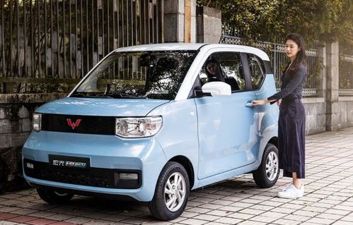 五菱mini油电两用汽车(五菱mini油电两用汽车敞篷多少钱)