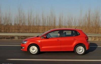 大众5万左右小型车(大众5万左右小型车 女士)