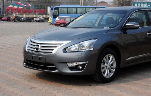 日产天籁图片(老款日产天籁图片)