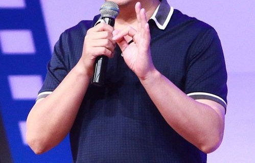 贾冰独领风骚,旅综变身吃播的魅力之旅