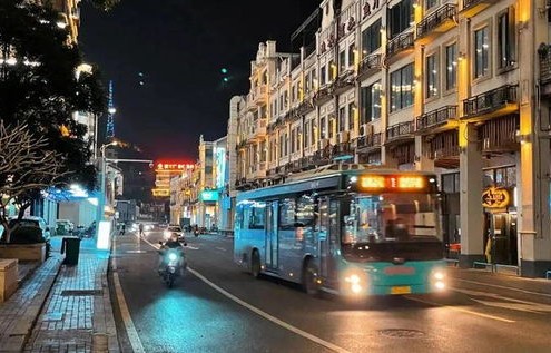 长沙一派出所凌晨3点竟有游客打卡，城市夜生活的独特风景