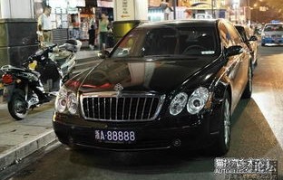 1200万的迈巴赫车图片(1200万的迈巴赫车图片商务)