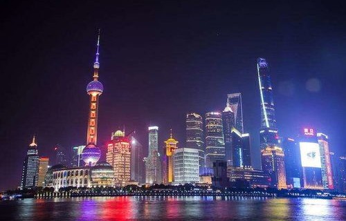 上海第一高楼，超越东方明珠的壮丽天际线