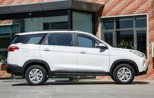 五菱宏光suv新款越野(五菱宏光suv新款越野高配)