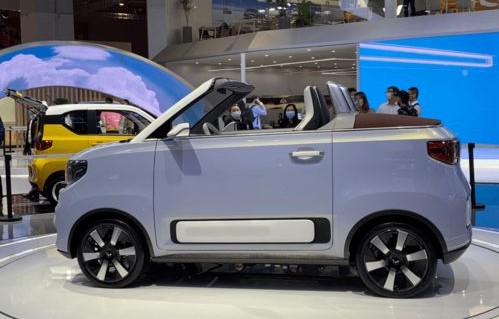 五菱mini敞篷(五菱迷你敞篷跑车图片)