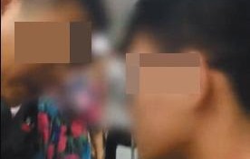 老人指责小伙不让座，上海传统礼仪与现代风尚的碰撞