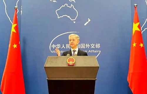 外交部回应优衣库不使用新疆棉事件，维护国家利益与民众权益