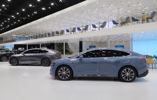 余承东坦言，智界R7销售每车亏损一两万，背后的战略布局与市场挑战