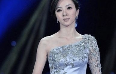 周涛山东春晚造型惊艳全场，美丽如画