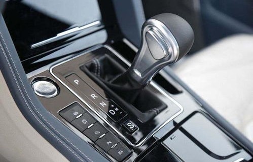 自动挡车起步正确顺序(自动挡车起步正确顺序图片)