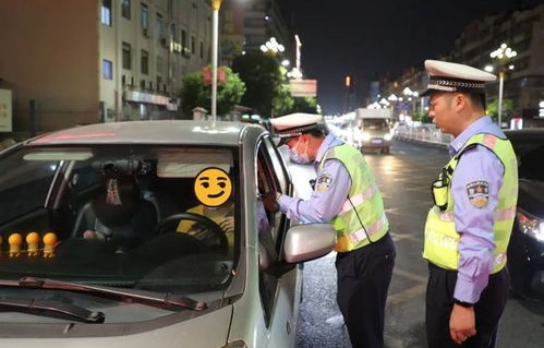 特警执勤下的晓华理发店——城市安全与日常生活的微妙交织