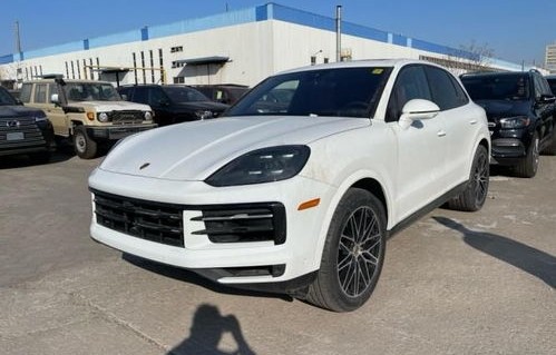 24款卡宴图片(24款卡宴图片水泥灰)