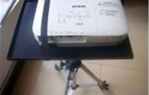 家用小型投影仪多少钱（家用小型投影仪价格）