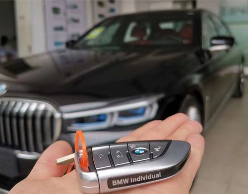 宝马730(宝马730钥匙怎么换电池)