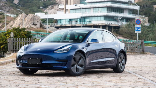 女人开特斯拉3还是y(女人开特斯拉3还是Y贷款)