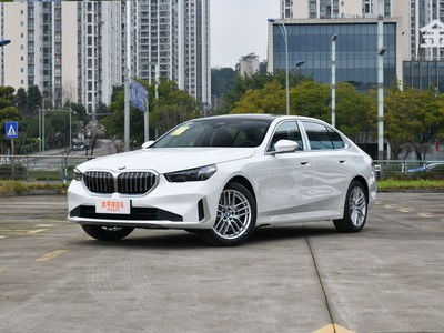 宝马七系多少钱(宝马七系多少钱2024款落地价)