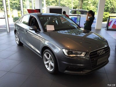 奥迪a3两厢图片(奥迪a3两厢图片颜色)